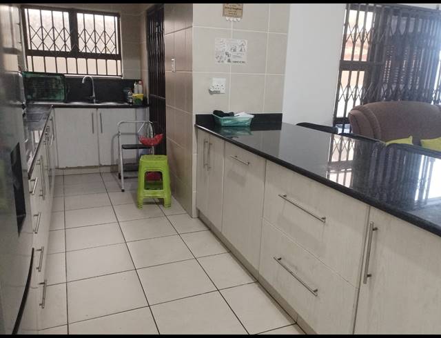2.5 BEDROOM HOUSE FOR SALE IN AUSTERVILLE